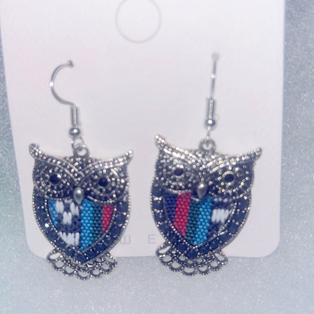 Multicolored red, white, blue and black silver tone owl 🦉 earrings